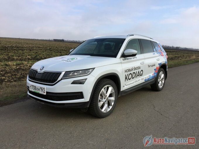 Skoda Kodiaq отличается интересной 2-этажной оптикой и внушительными габаритами