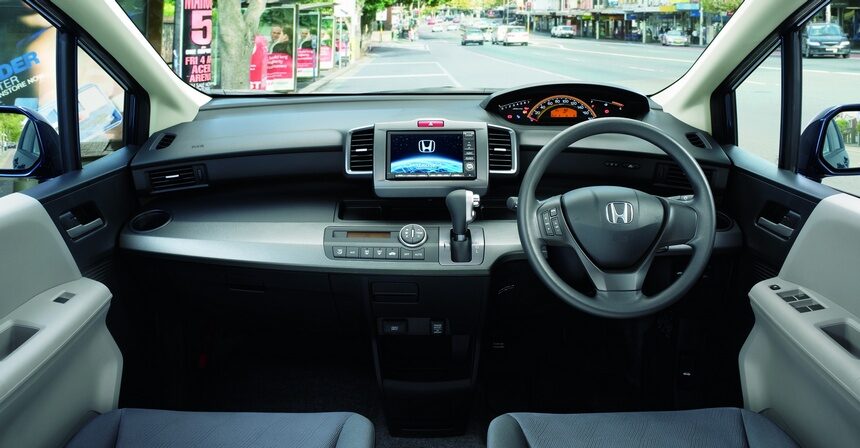 2008_honda_freed_dashboard-9200589