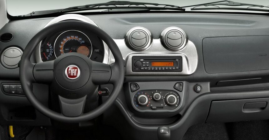 2010_fiat_novo_uno_interior-6813072