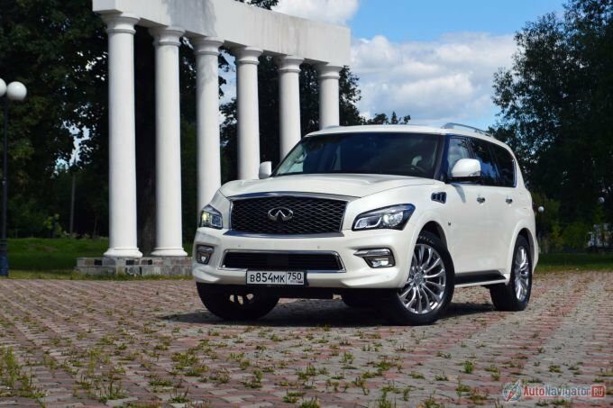 QX80 не из тех, кто любит посидеть на диете. Он самый тяжелый среди своих конкурентов, которые также не отличаются компактностью