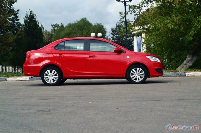 Колесная база – 2570 мм – точь-в-точь, как у Kia Rio и Hyundai Solaris. Но Bonus 3 на восемь сантиметром длиннее, на 48 мм шире и на 23 мм выше