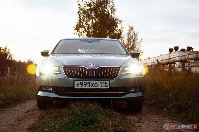 В сравнении с предшественником автомобиль, бесспорно, помолодел. Традиции уступили место технологичности