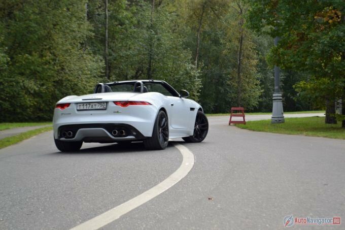 Дуги безопасности на F-type пассивные – не «выстреливают» в случае переворота