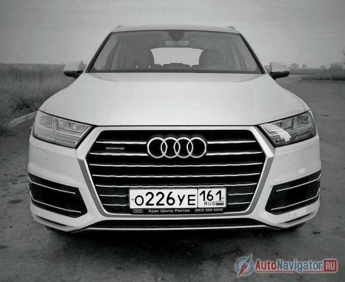 Новая генерация полноприводного премиального кроссовера Audi Q7 предлагается россиянам по цене от 3 630 000 до 4 206 323 рублей