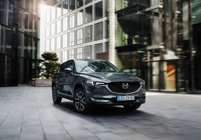 Mazda CX-5 по традиции «играет» в самом популярном в РФ классе компактных кроссоверов