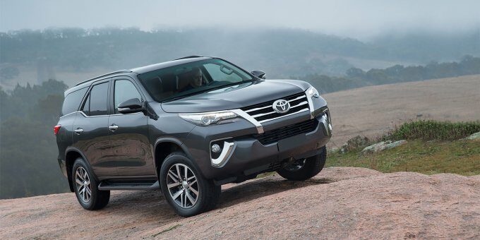 Toyota Fortuner — машина интересная, очень надежная и брутальная