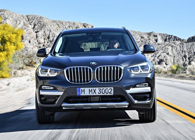 Новый X3 оснащается системой BMW CoPilot, которая открывает широкие возможности полуавтономного вождения