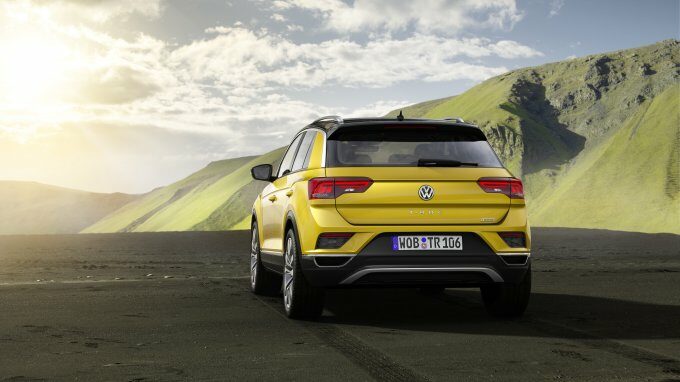 Визуально по размеру новый T-Roc - нечто среднее между Golf и Tiguan