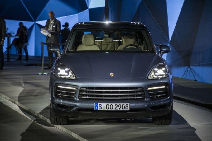 Долгожданная премьера нового поколения Porsche Cayenne вызвала большой интерес журналистов и зрителей