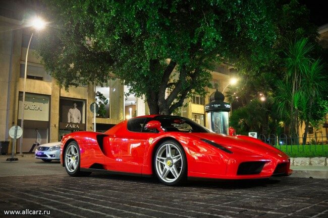 Фото суперкара Ferrari Enzo