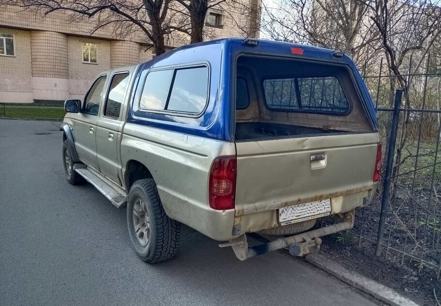 Секонд тест Mazda B2500  следы на песке