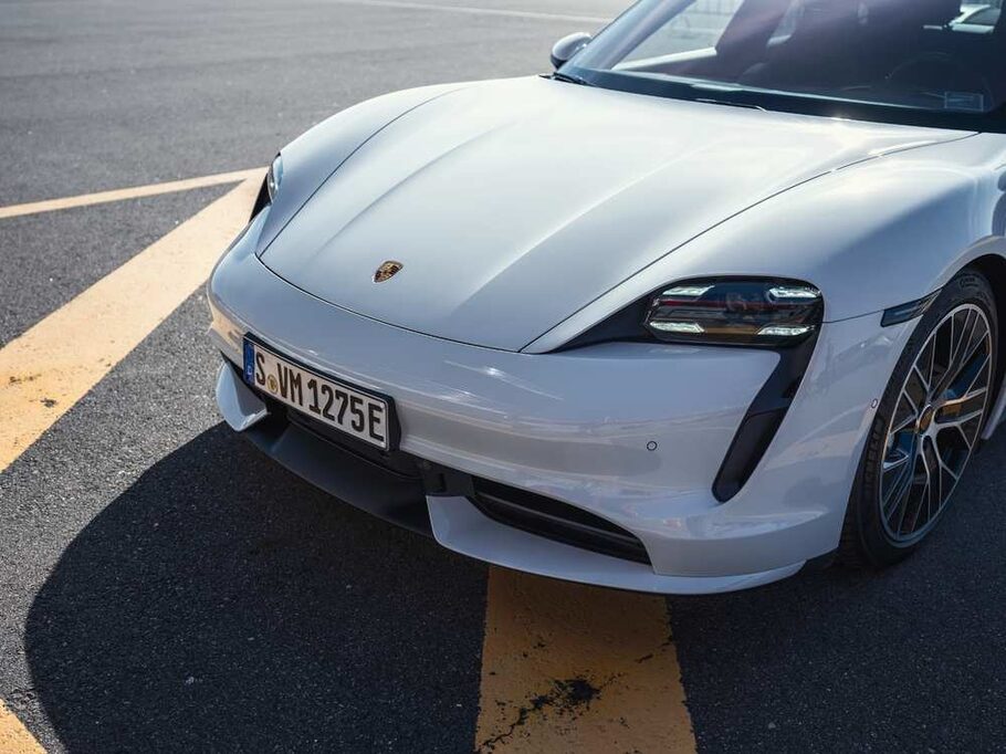 Тест драйв Porsche Taycan Turbo  иду на грозу