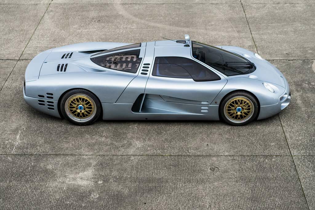 Isdera Commendatore 112i