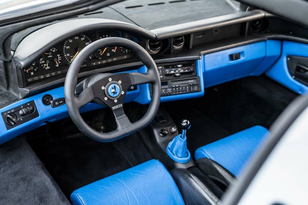 Isdera Commendatore 112i