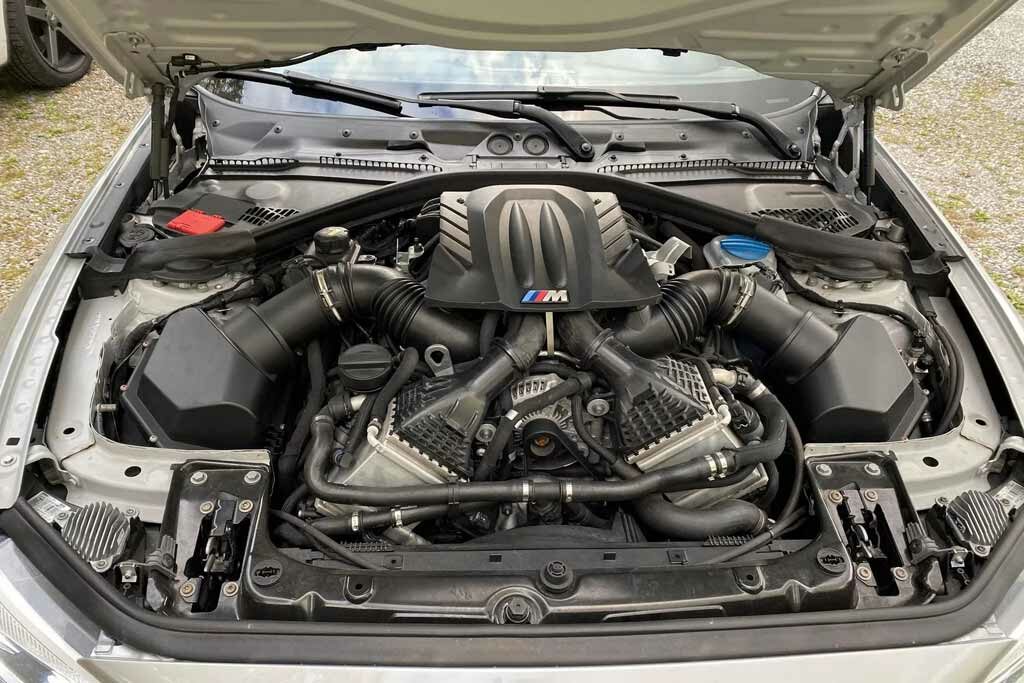 BMW 1-серии V8