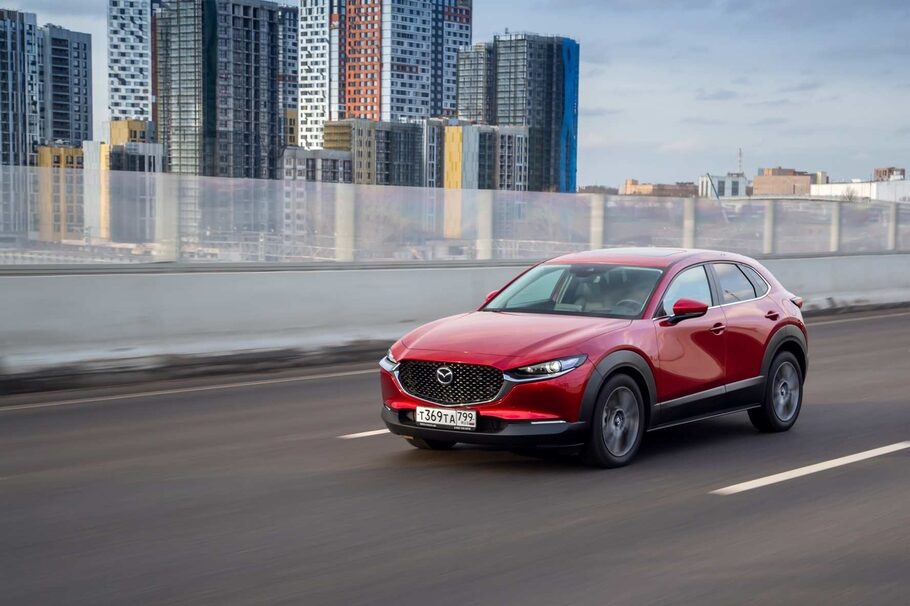 Тест драйв новой Mazda CX 30  выходит в Цвет