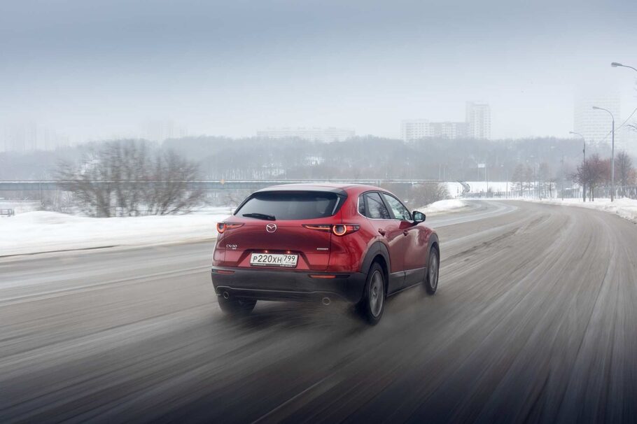 Тест драйв новой Mazda CX 30  выходит в Цвет