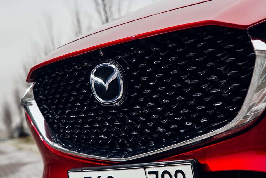 Тест драйв новой Mazda CX 30  выходит в Цвет