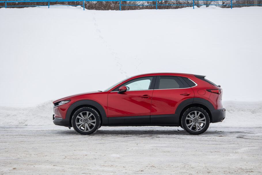 Тест драйв новой Mazda CX 30  выходит в Цвет