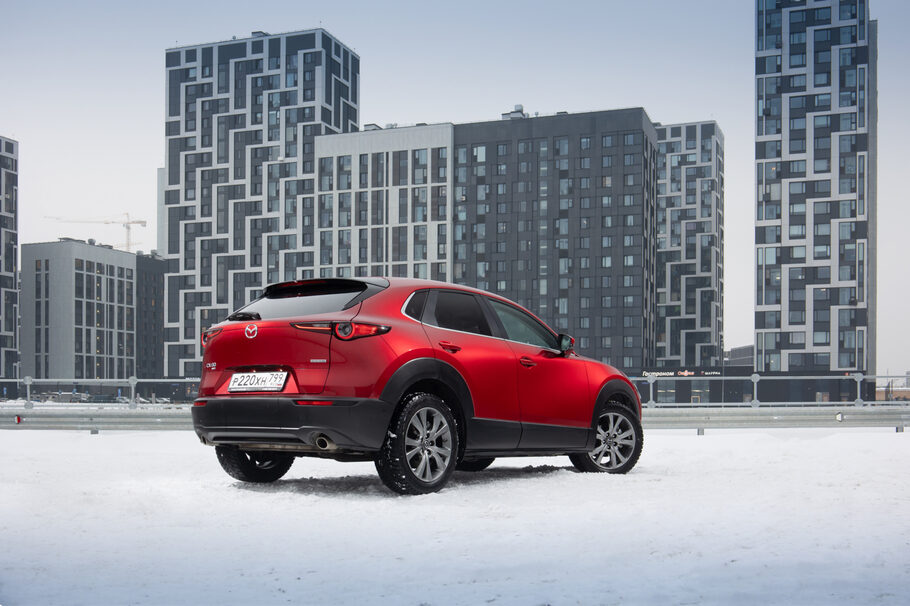 Тест драйв новой Mazda CX 30  выходит в Цвет